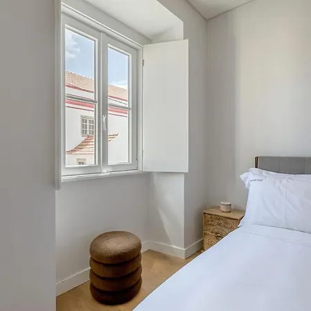 Petra Sandstone 1br Caparica