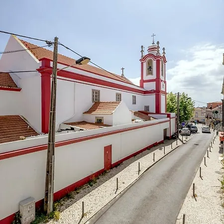 Petra Sandstone 1br Caparica